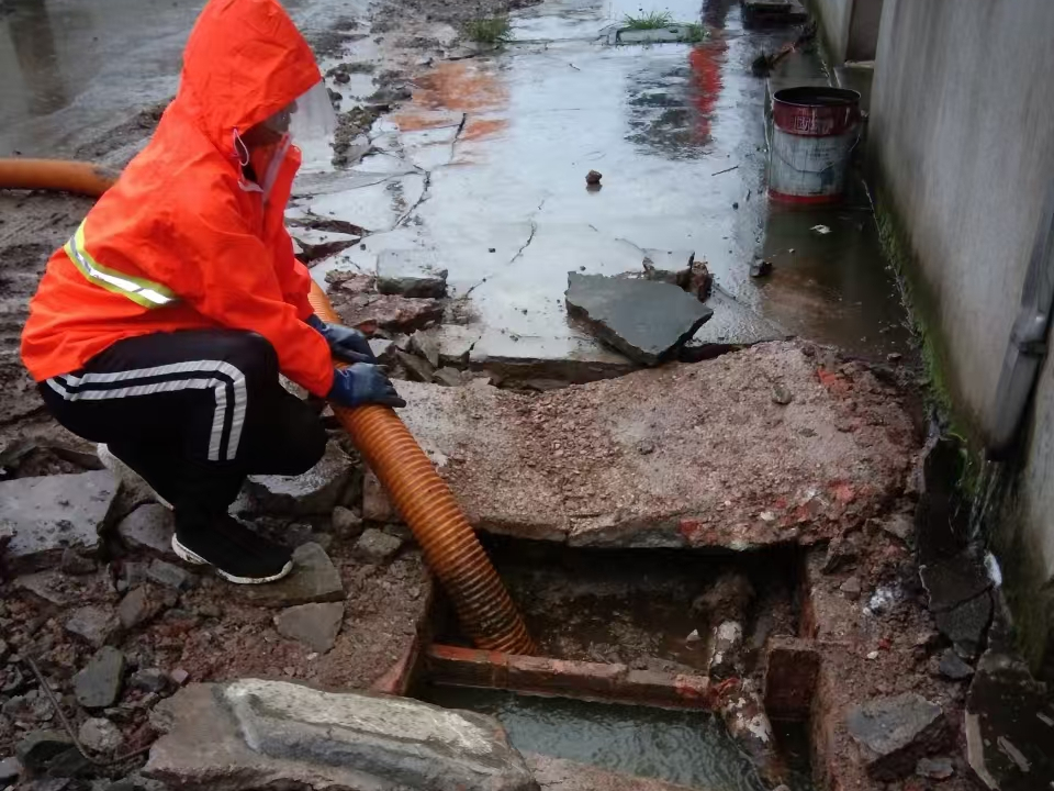 和龙专业清理污水池 炜誉市政以规范流程守护城市 “肠道”