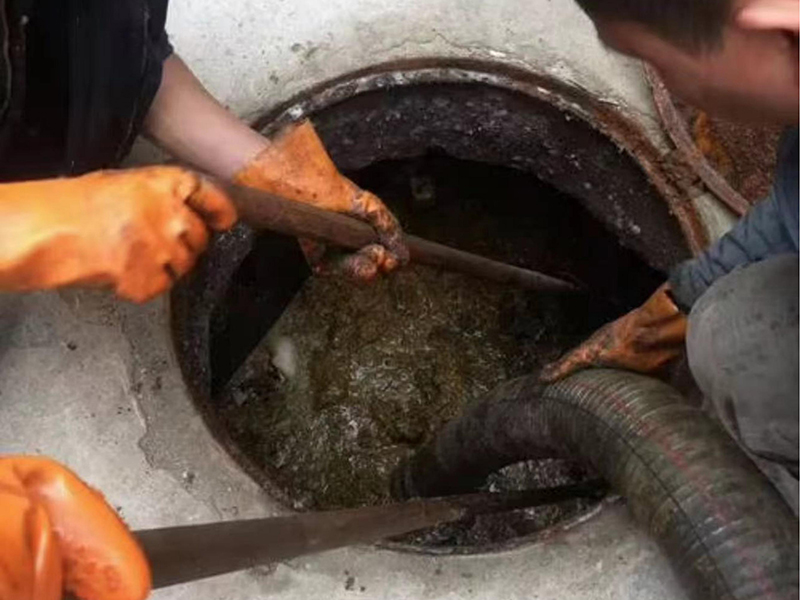 和龙清理化粪池时如何避免沼气的危害?